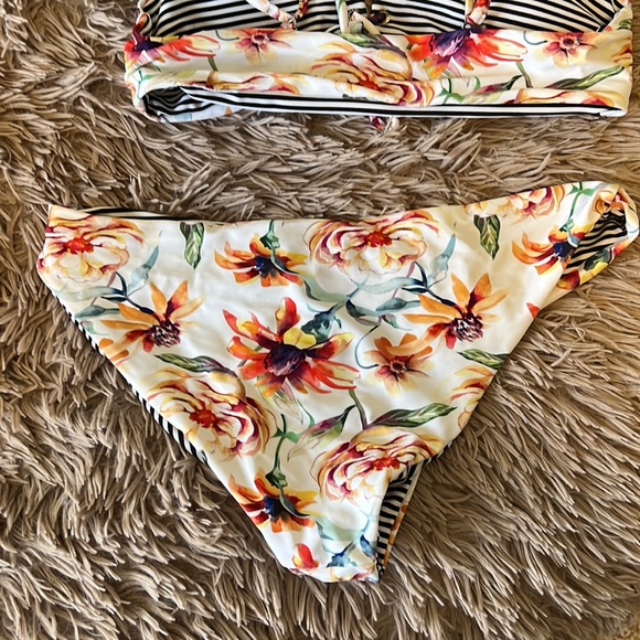 Cupshe reversible bikini set - Picture 5 of 7